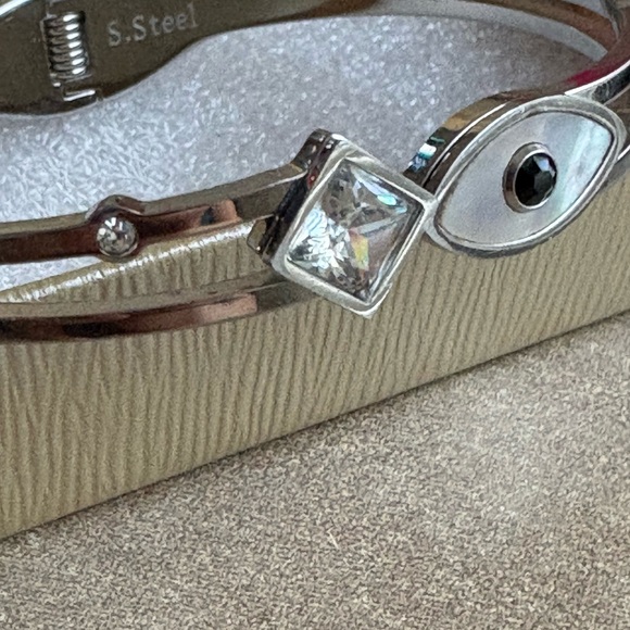 Evil Eye Necklace and hinged bracelet set - Picture 6 of 8